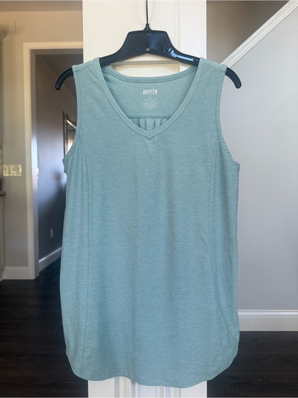 Duluth Trading NWOT Women's Armachillo Cooling V-Neck Tank Top - Seafoam Medium